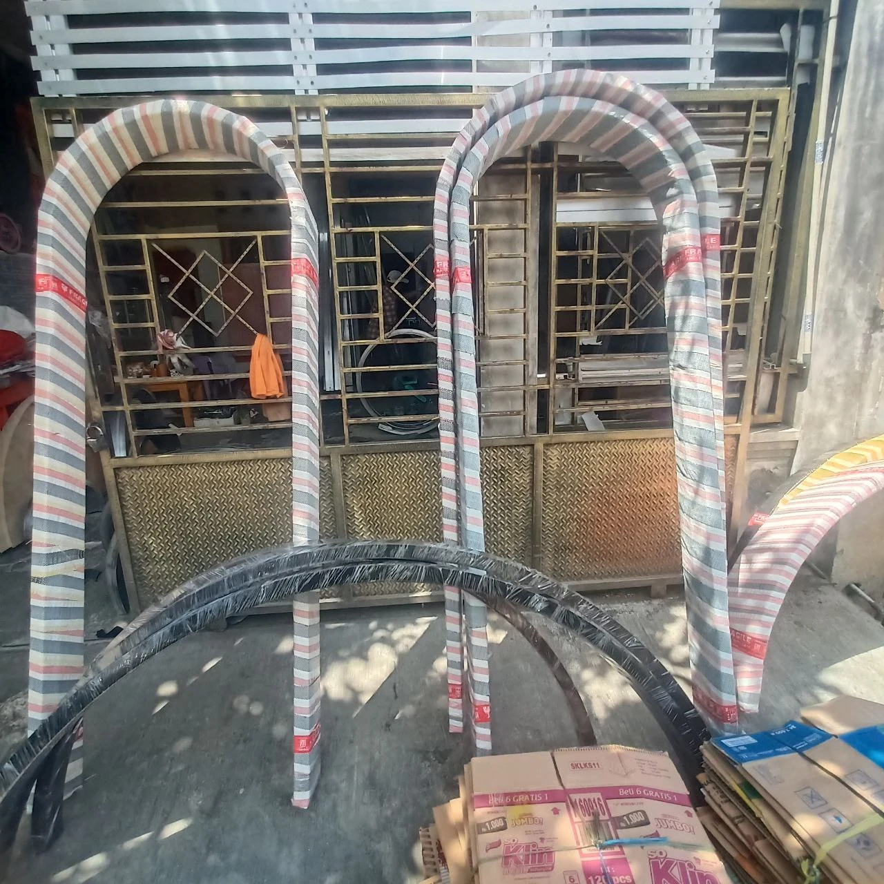 pabrik kusen aluminium lengkung bending